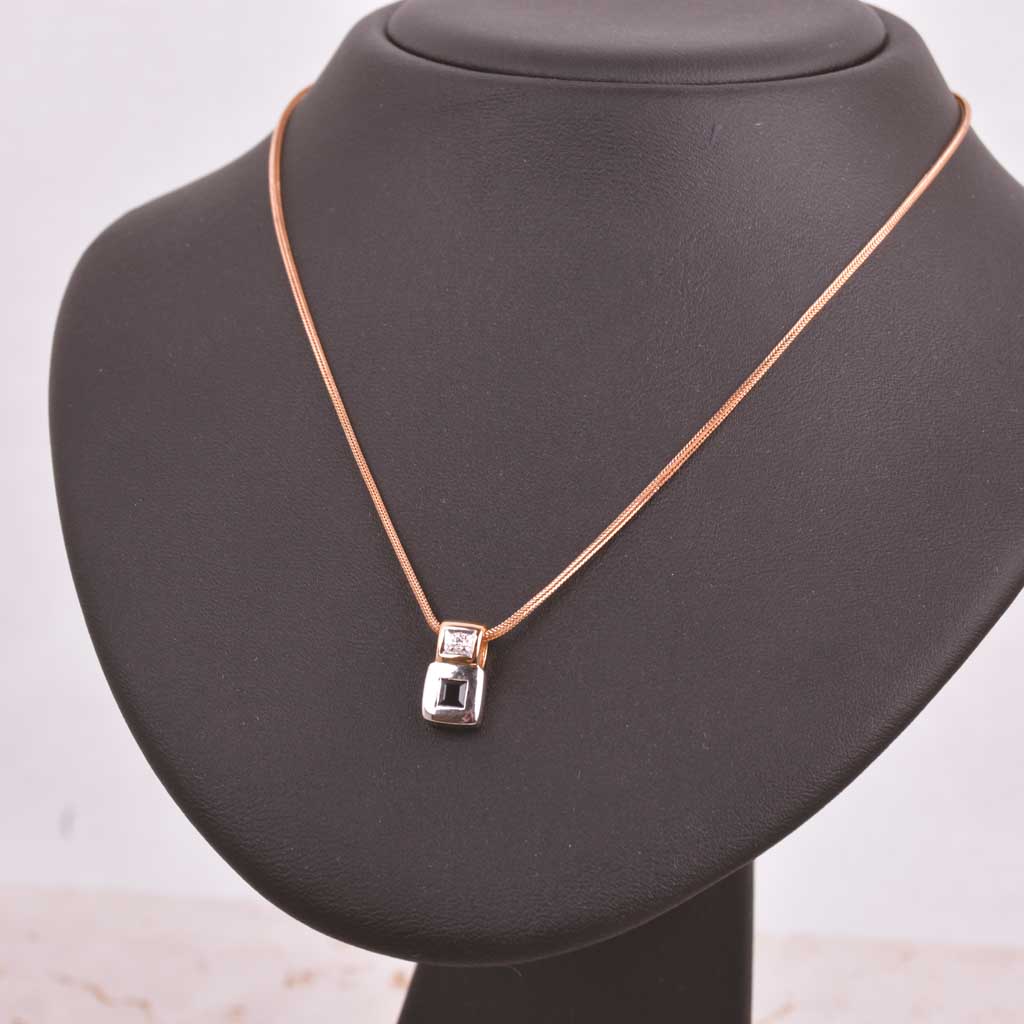 Guldkæde med hvidguldsvedhæng, diamant og safir. - 4