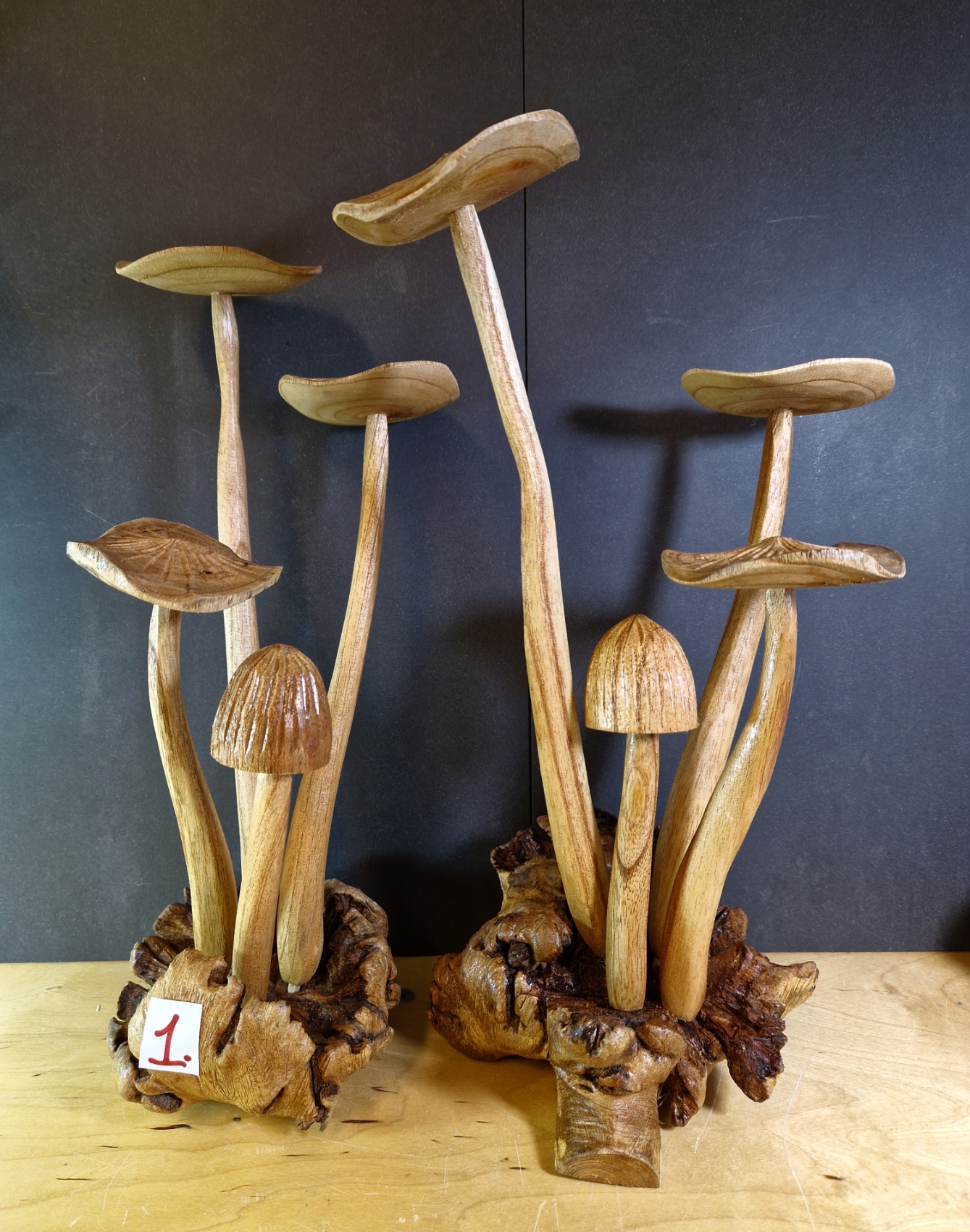 Hand snidade Svampar i grupp - 36 cm