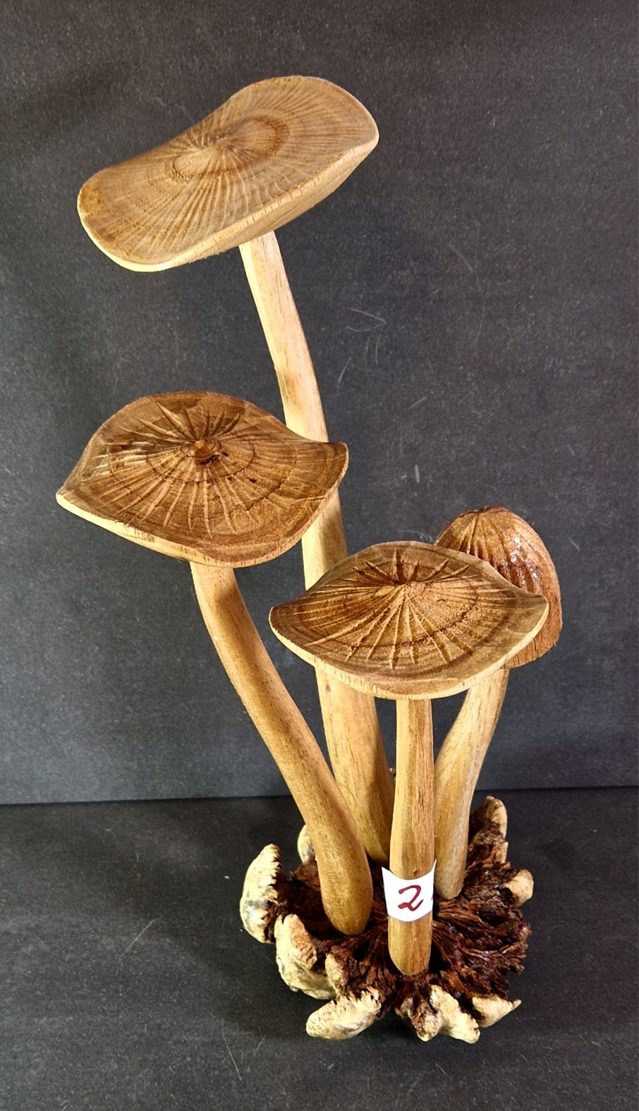 Hand snidade Svampar i grupp - 27 cm