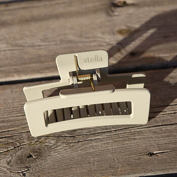 Stella Details - Tilde Stor Hårklämma Khaki 10,5 cm