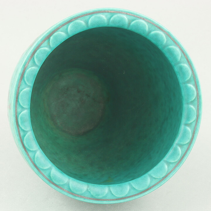ヴィルヘルム・コーゲ  Argentaシリーズ  脚付きのベース  スズランの装飾  (14cm)  1955年