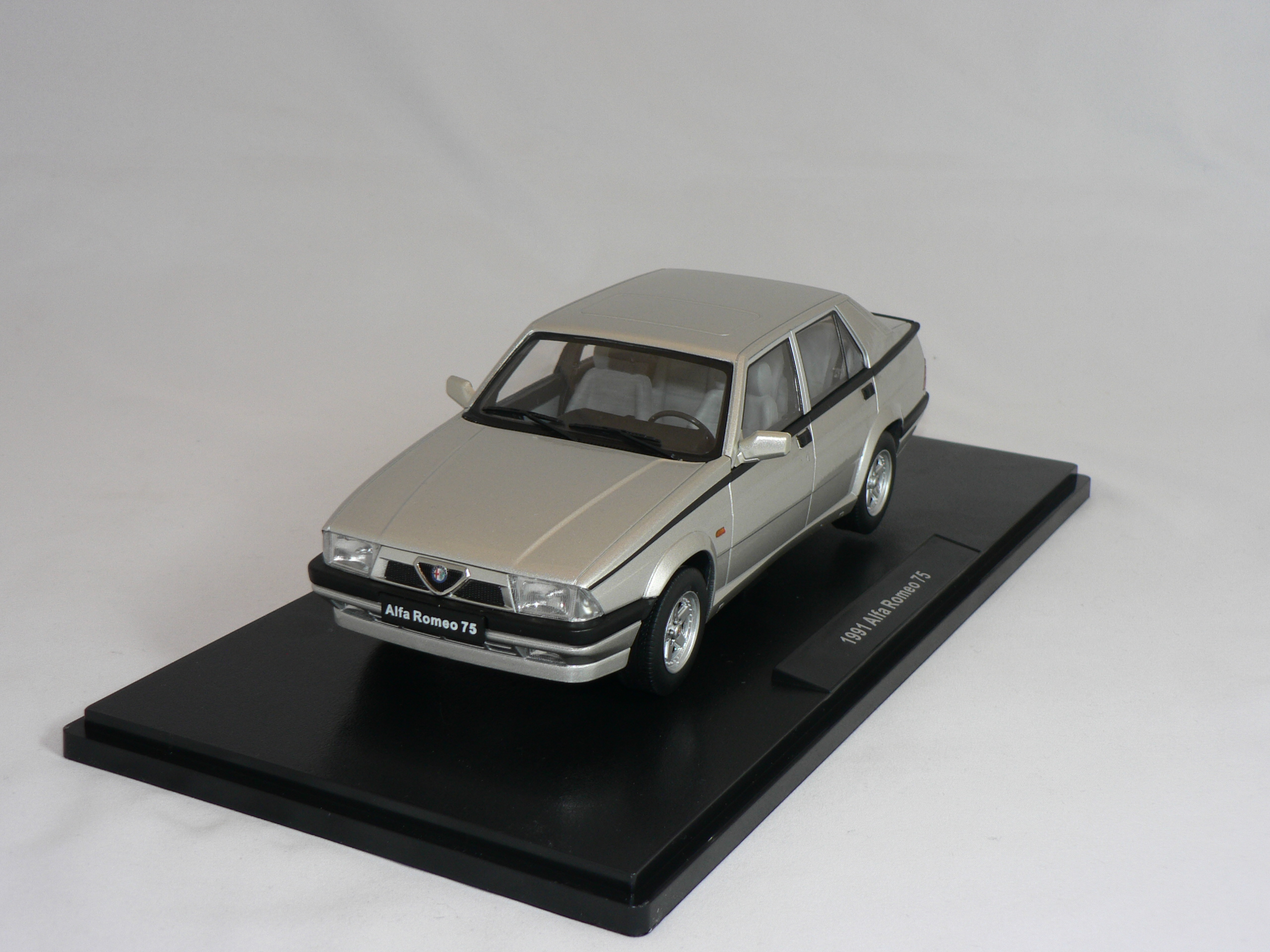 Alfa Romeo  75   1991  1:18  T9-Collection