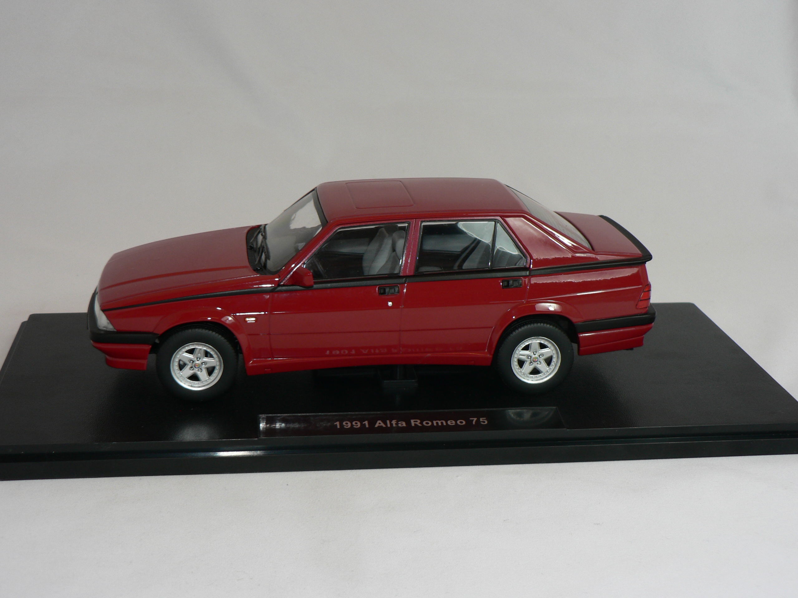 Alfa Romeo  75   1991  !:18  T9-Collection - 3