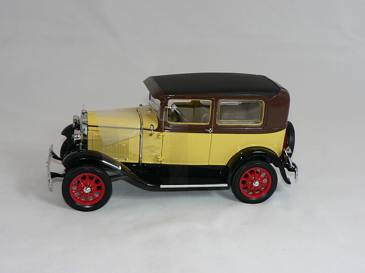 Ford Modell A Tudor  1931  1:18  Sun Star