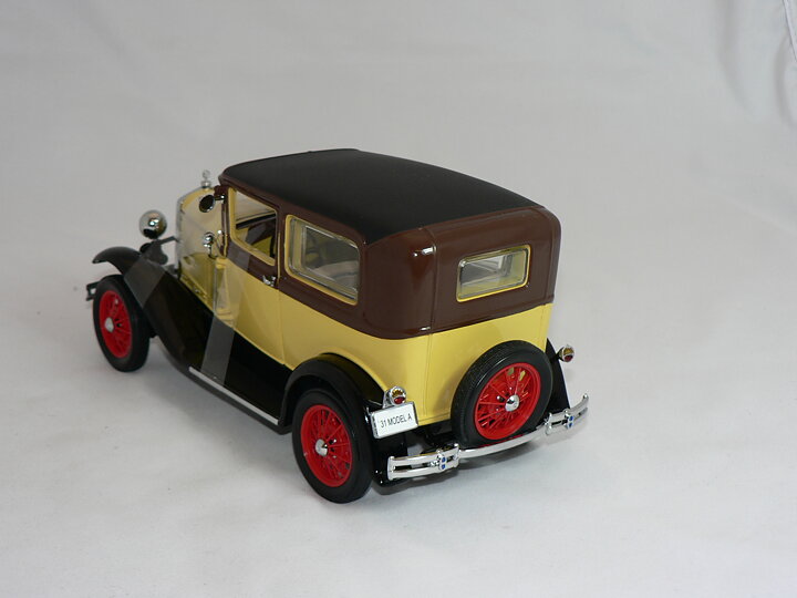 Ford Modell A Tudor  1931  1:18  Sun Star