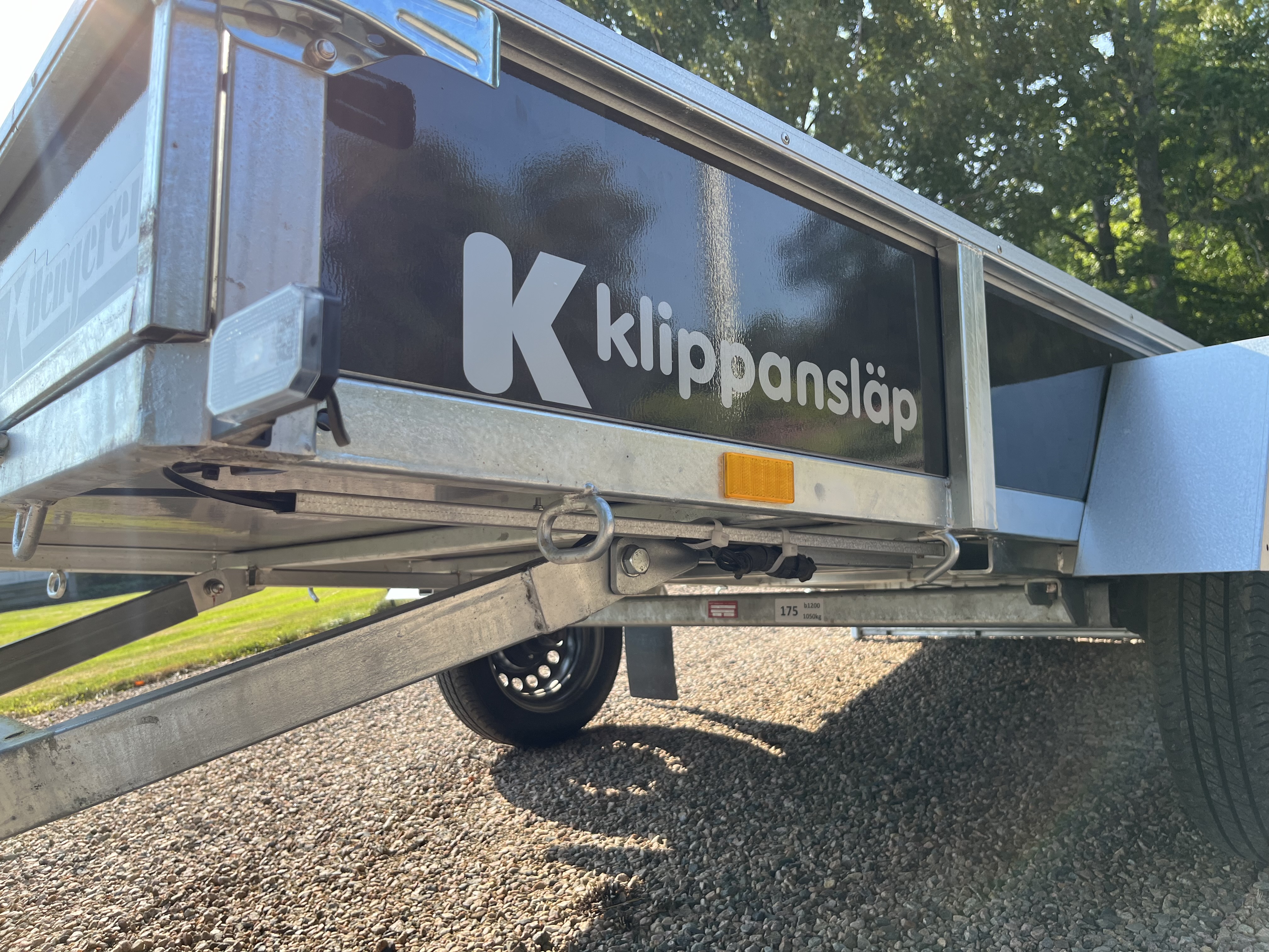 SLÄPVAGN ::: 261 x 137 cm :: BROMSAD  :: 1000 kg  :: BK PL1026T - 4
