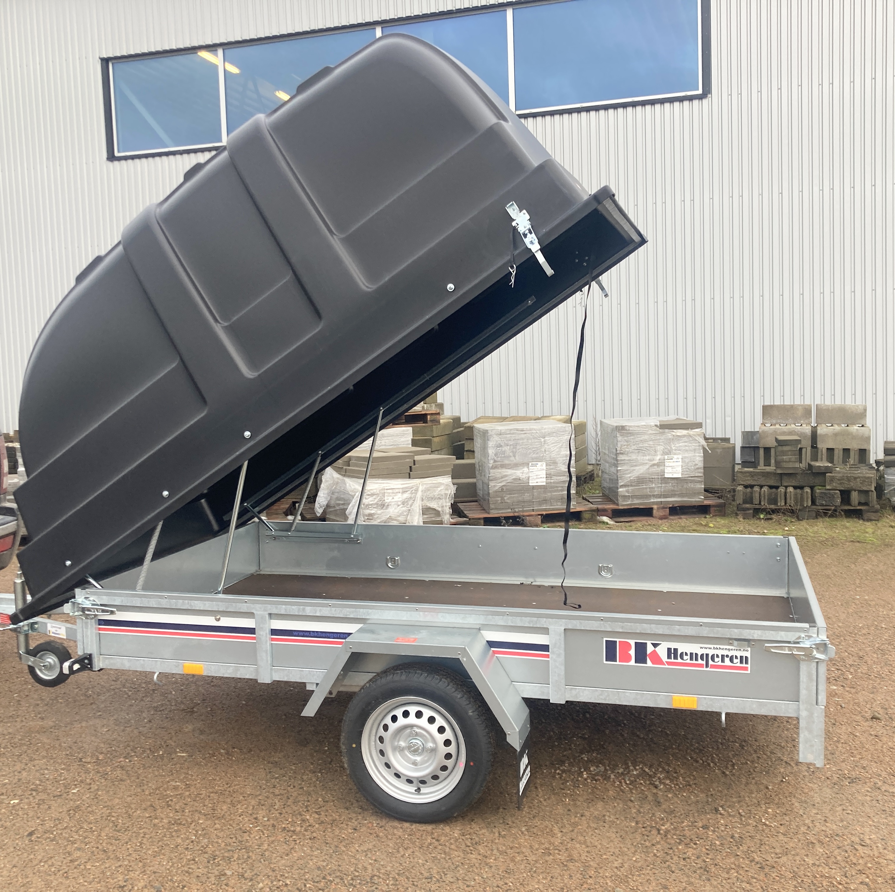 SLÄPVAGN ::: 261 x 137 cm :: BROMSAD  :: 1000 kg  :: BK PL1026T - 8