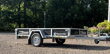 SLÄPVAGN ::: 261 x 137 cm :: BROMSAD  :: 1000 kg  :: BK PL1026T