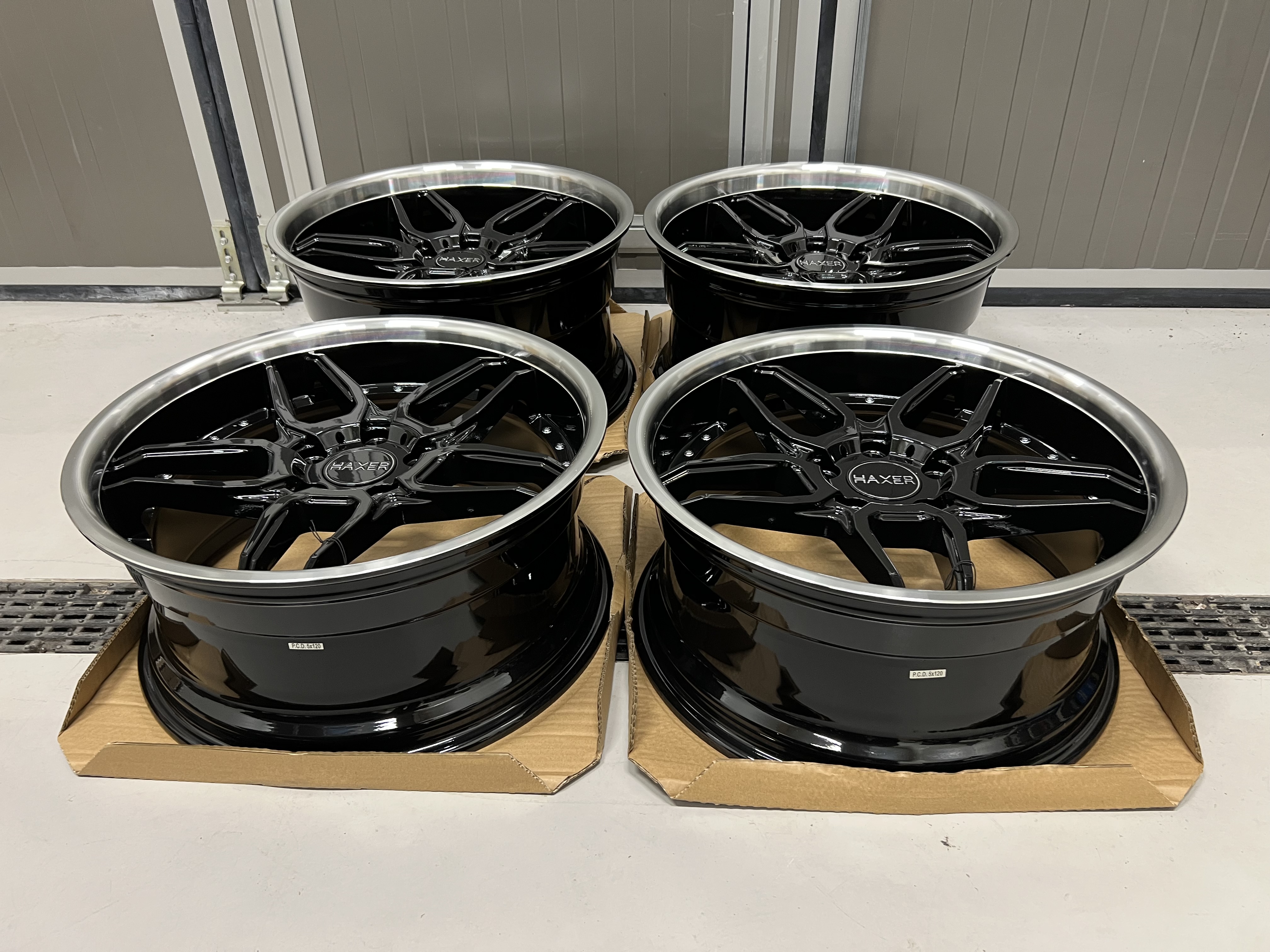 20" Haxer HX30 Black/polished 5x120 - 4