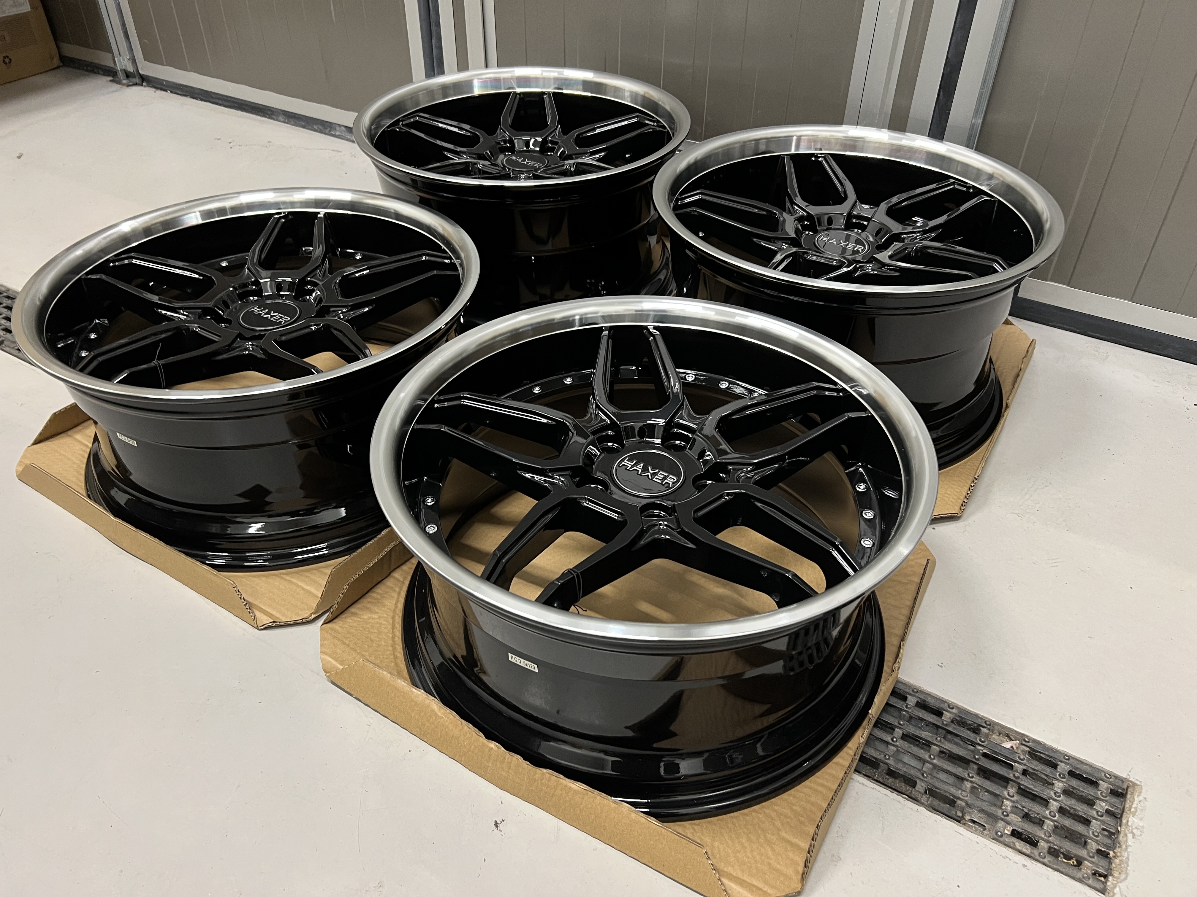 20" Haxer HX30 Black/polished 5x120 - 6