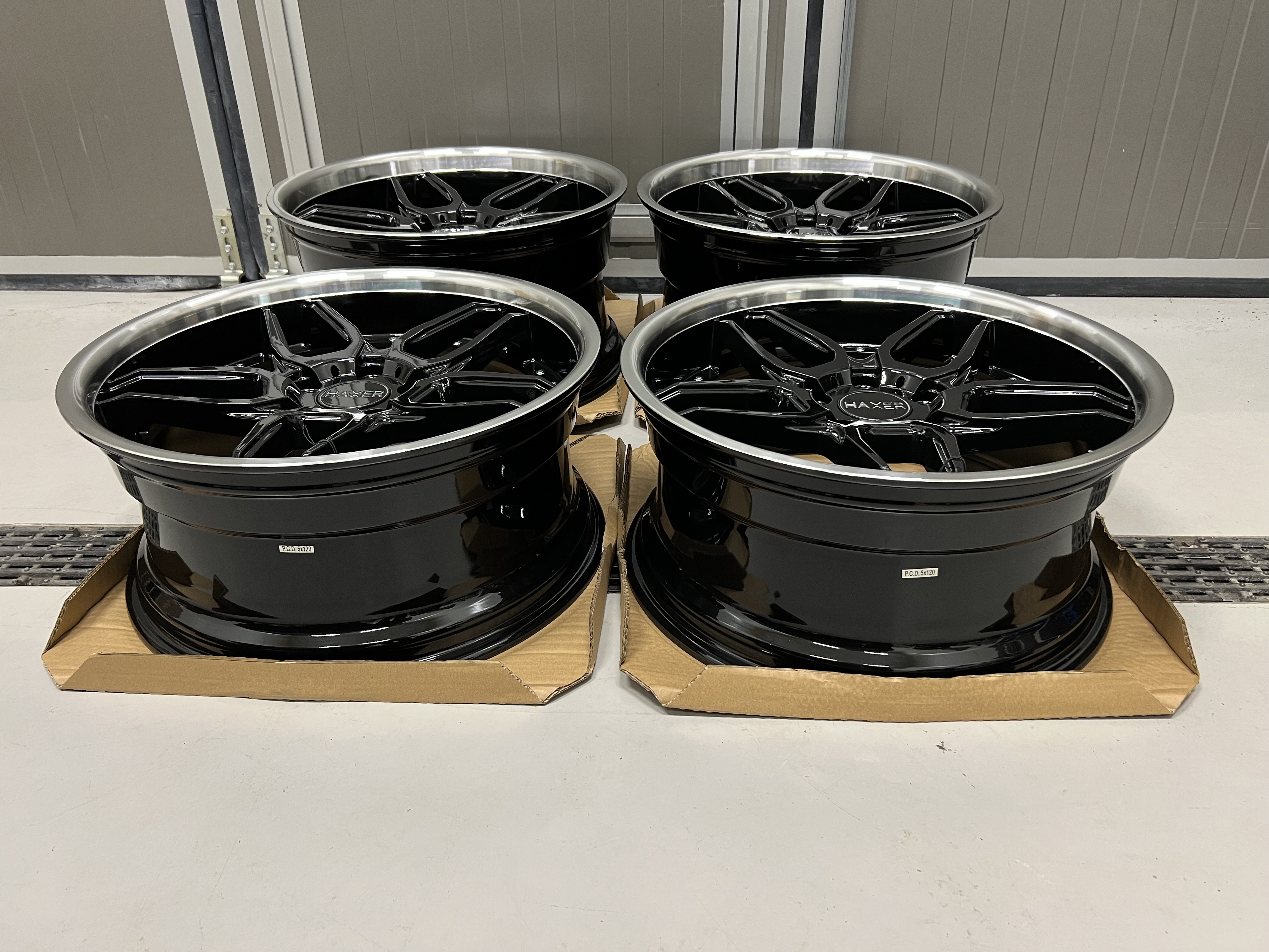 20" Haxer HX30 Black/polished 5x120 - 5