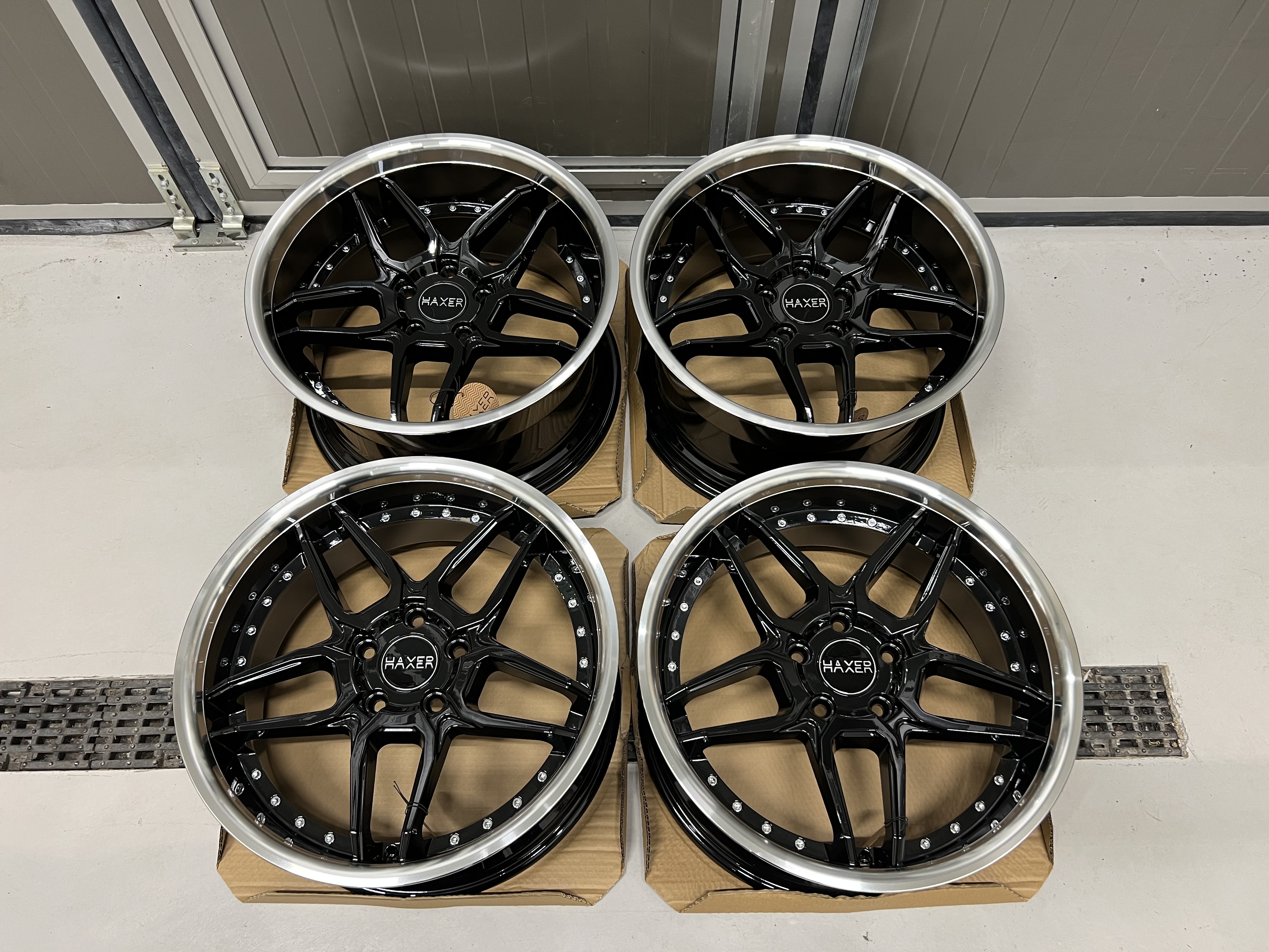20" Haxer HX30 Black/polished 5x120