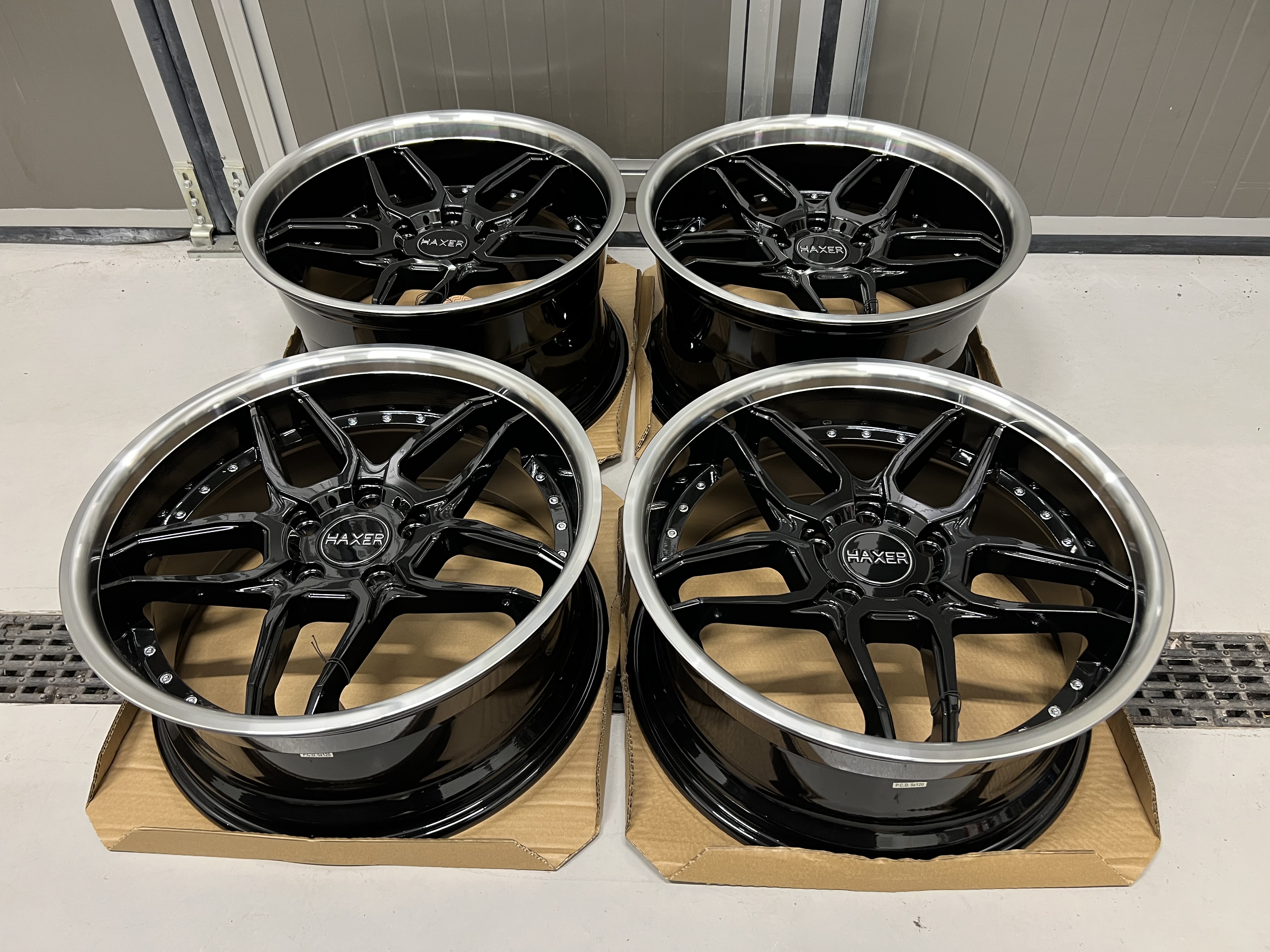 20" Haxer HX30 Black/polished 5x120 - 3