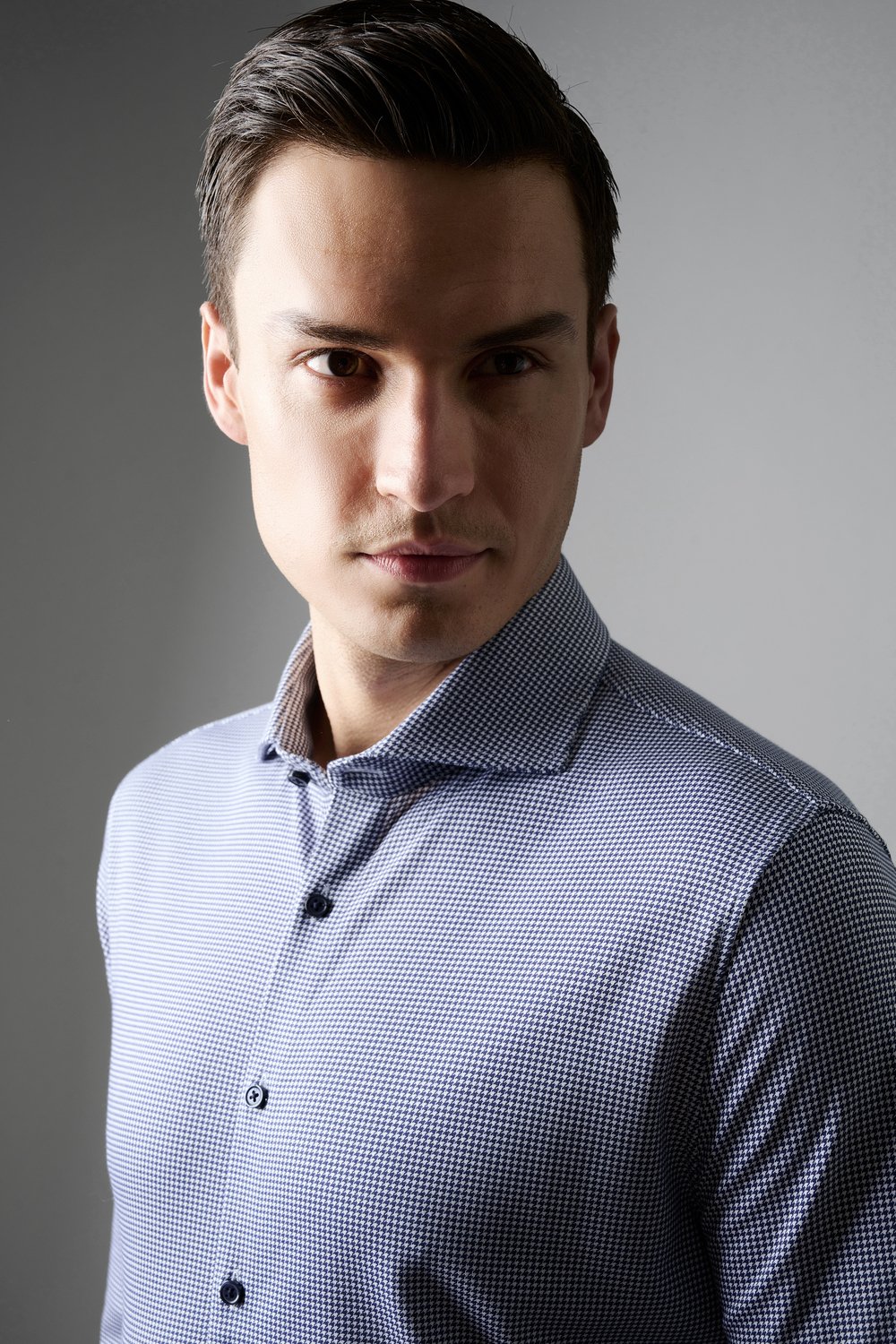 Skjorta i jersey slim fit. blå hundtandmönster Märke  DESOTO, 