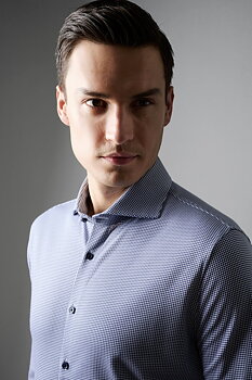 Skjorta i jersey slim fit. blå hundtandmönster Märke  DESOTO, 