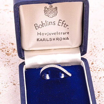 Guldring VG bølget 0,15 karat diamanter, Vintage