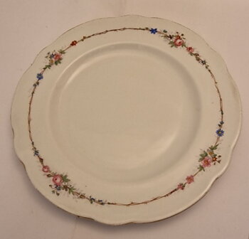 Kaffeassiett med blomranka 1870-1880-tal