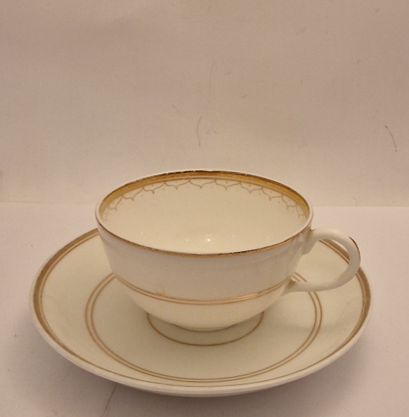 Kaffekopp med fat gulddekor