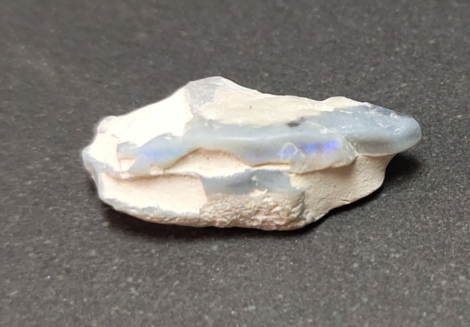 Vit Opal, Rå från Australien, Black Lighting Ridge