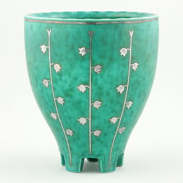 Wilhelm Kåge (Argenta 1955) Footed Widening Vase with Lily of the Valley Decor 14 cm (2)