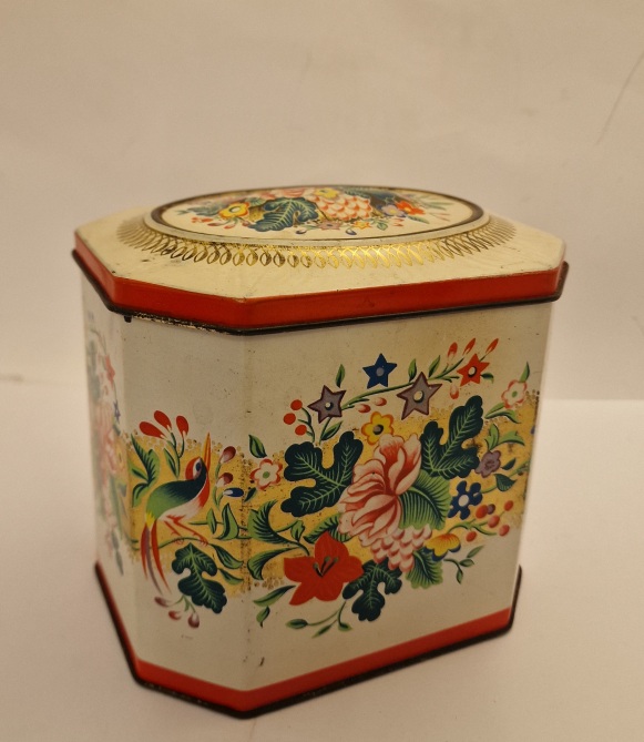Tin box octagonal 1950s