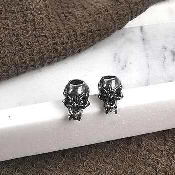 Skalle med huggtänder till paracord 2st metallpärla