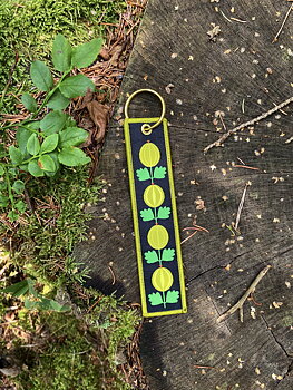 Nyckelring vävt band KRUSBÄR