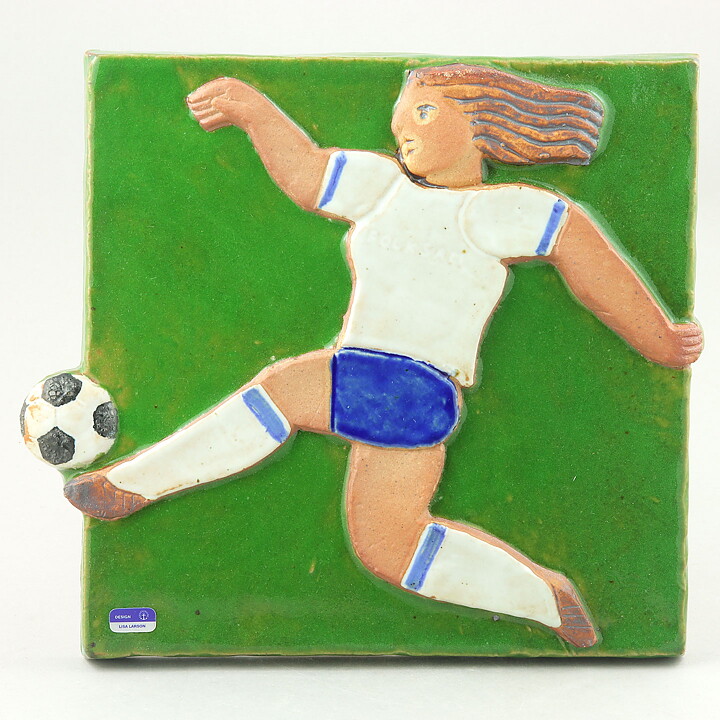 リサラーソン  サッカー選手の陶板  Damfotboll   (22cm)  1979年〈箱付き〉