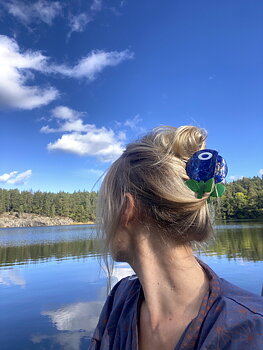 Hårklämma BLÅBÄR i cellulosaacetat 8 cm