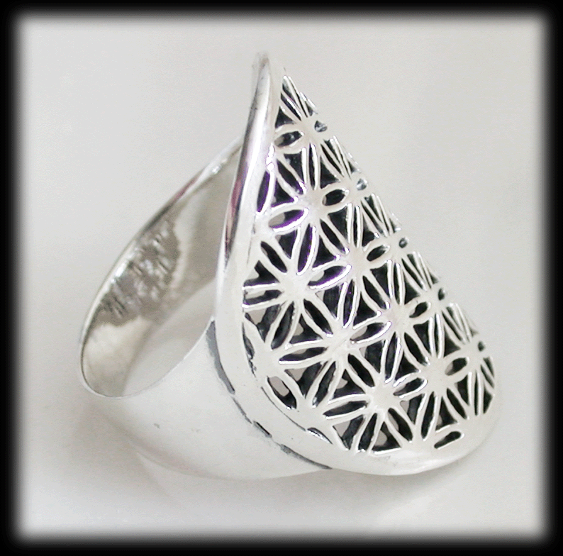 Lång ring med flower of life i Äkta silver. - 2