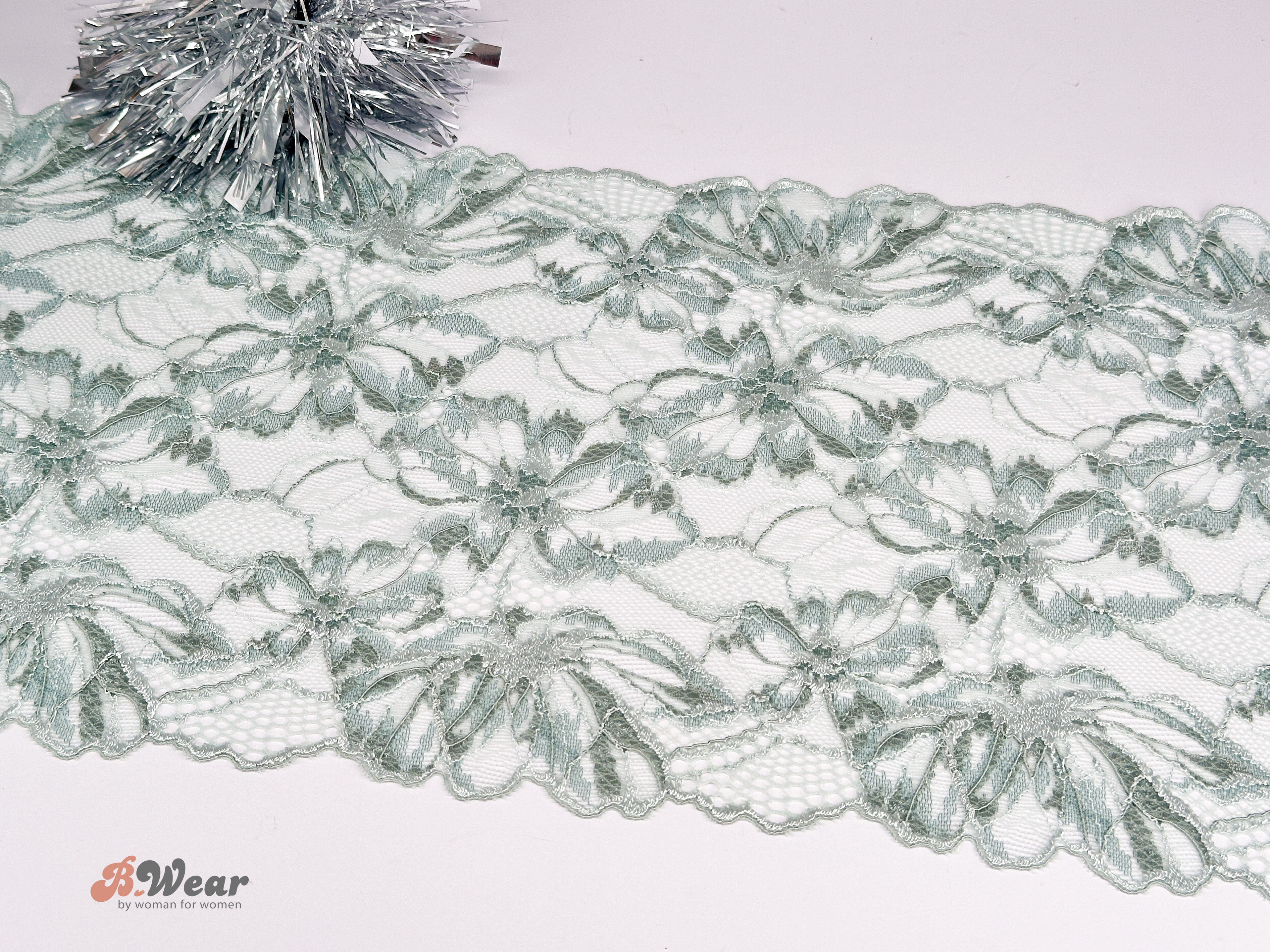 Stretch lace 21 cm - Sage green with white accents