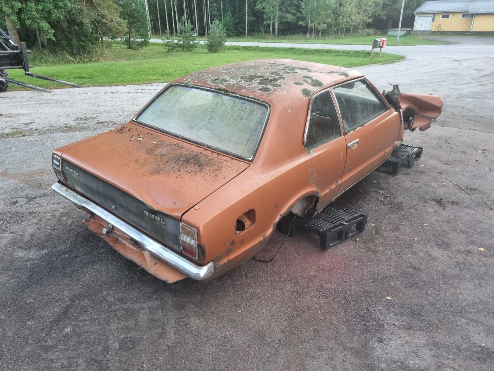 Ford Taunus - Spare part car (parts for sale) - 10