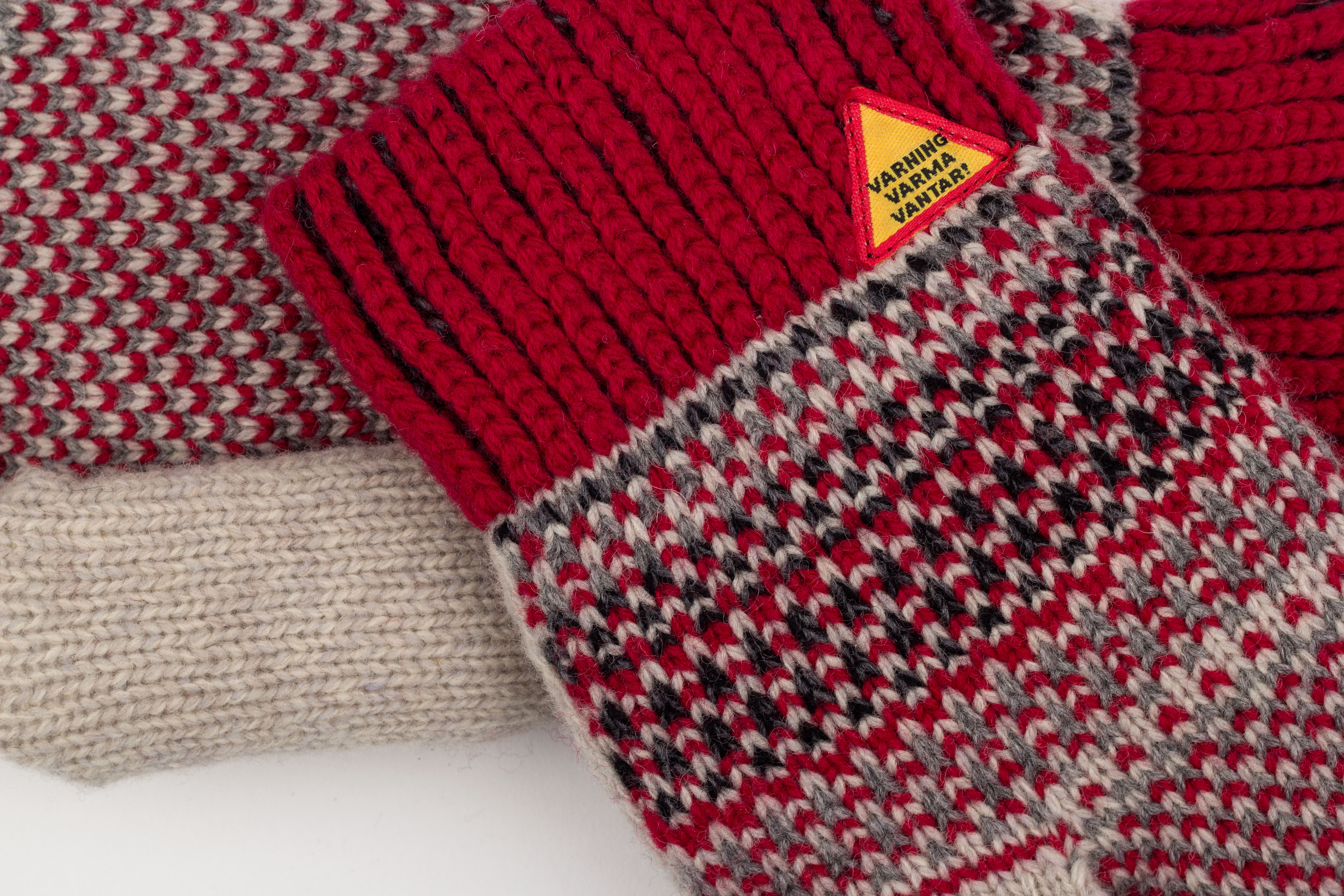 DALARNA Red Mittens, size 7-9 - 3
