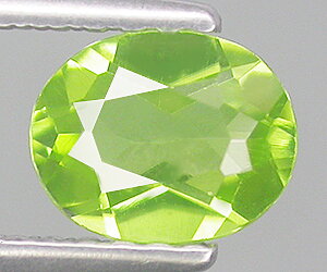 Piedra preciosa de peridoto de corte ovalado natural de 0,68 ct