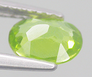 0.68 ct natural oval cut peridot gemstone - 2