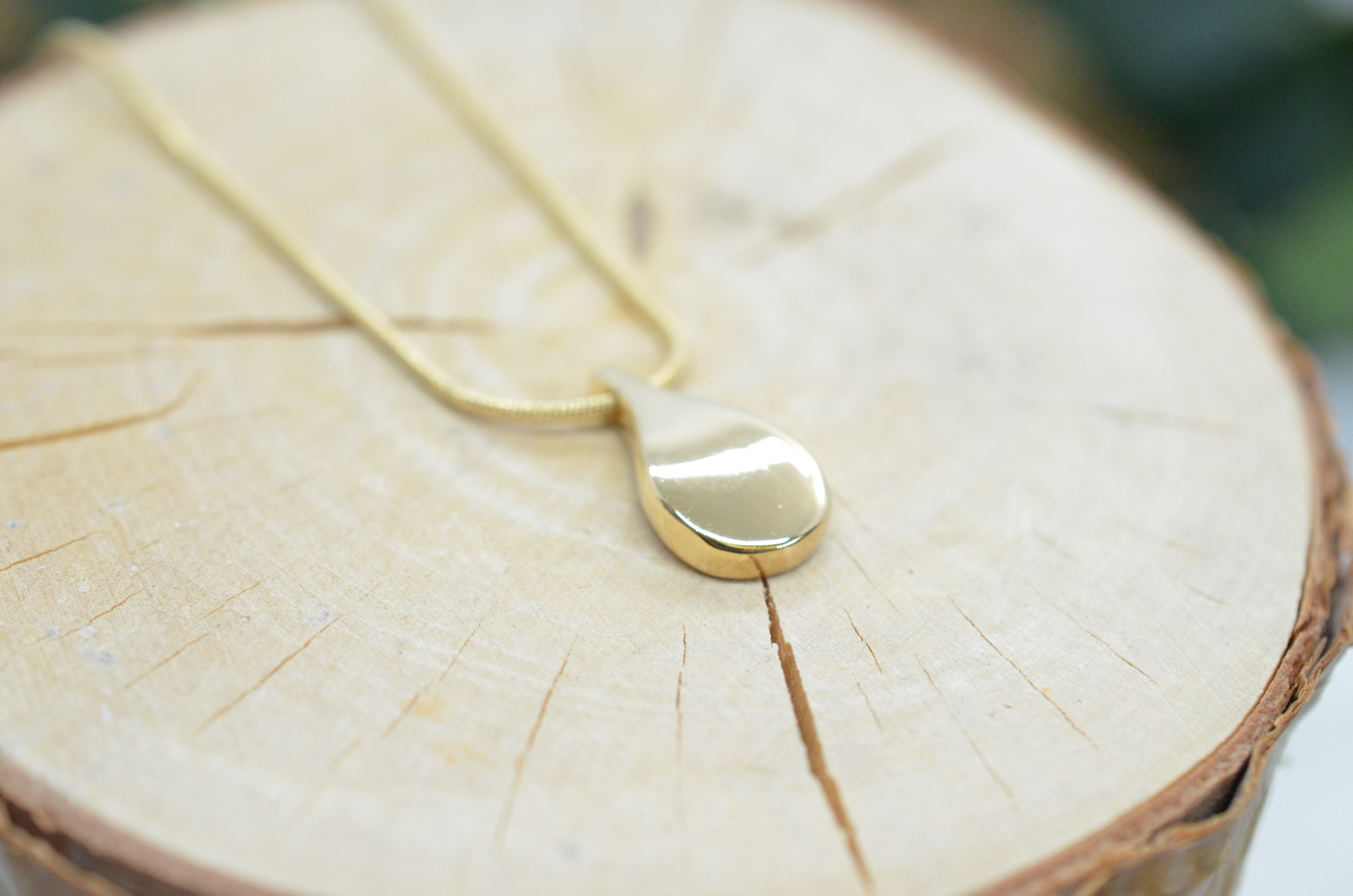 Vintage 18k Efva Attling necklace "Happy Tear"