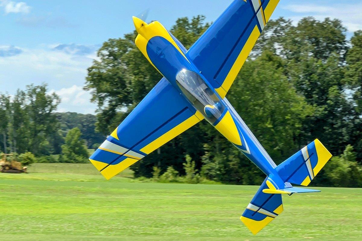 ExtremeFlight 104tum Edge 540T Blue/Yellow 2,64m - 5