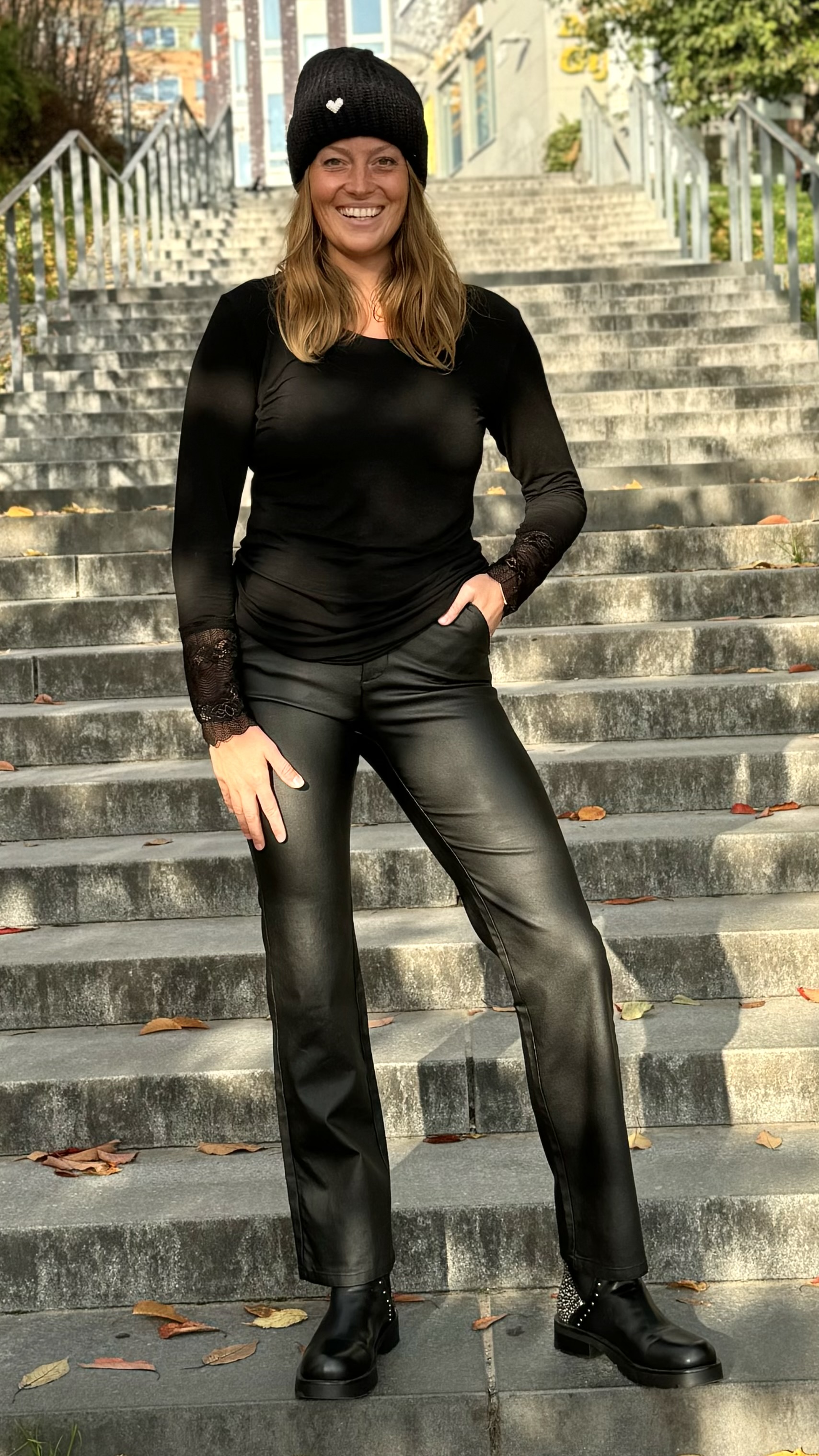 Isadora full length pants bootcut black- coated - 2