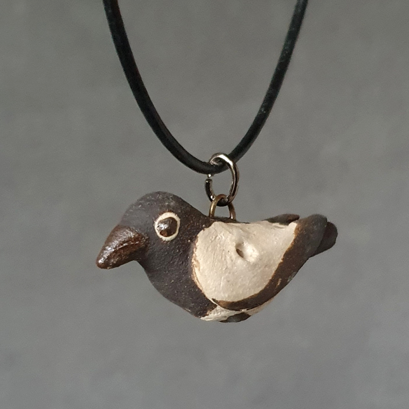 Magpie necklace whistle