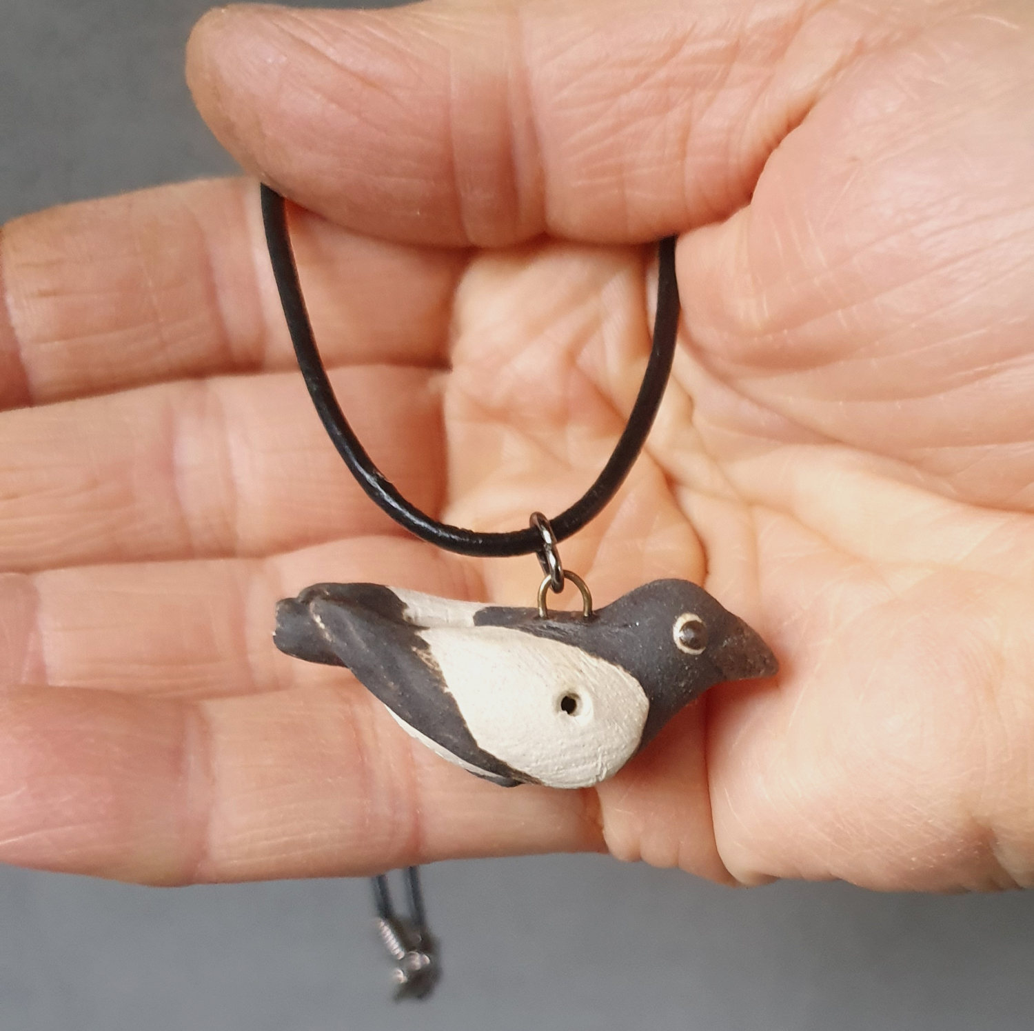 Magpie necklace whistle - 2