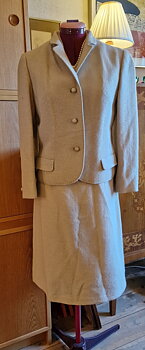 Suit light beige 1960s size M