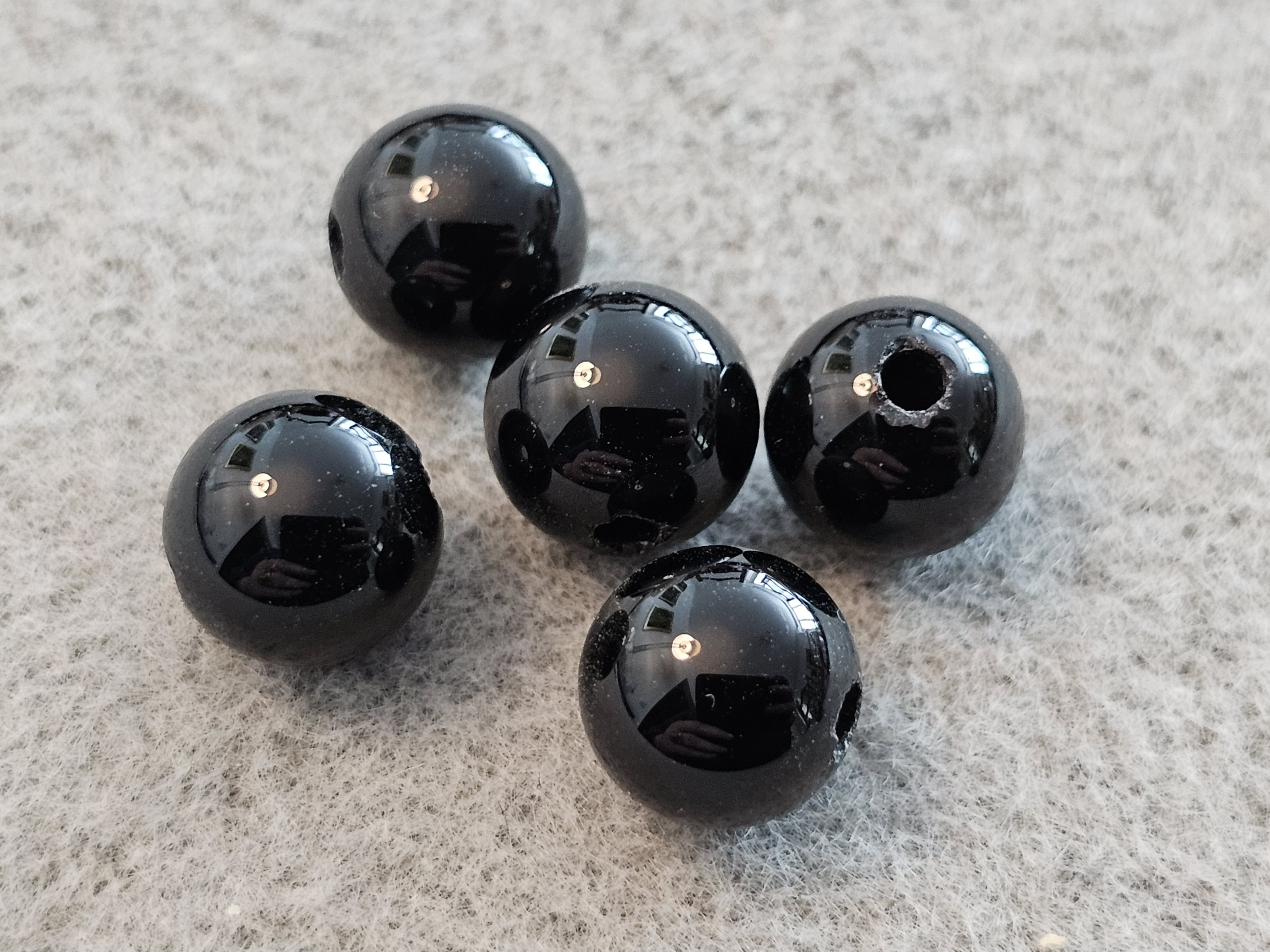 Black onyx round approx. 10mm ( 2 mm hole ) 5pcs/pc Price/pc