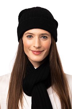 Ribbstickat set mössa+halsduk  i 100% cashmere,  säljs på Hospitalsgatan