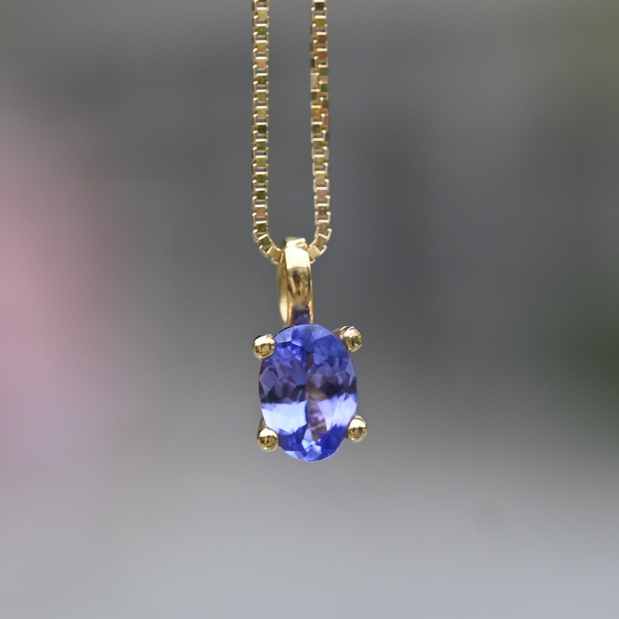 Hänge oval tanzanite guld 18 karat 