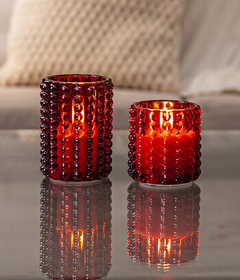 Blockljus i glas Dotty 9,5 cm röd. Batteriljus med timer och LED