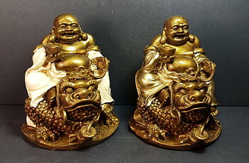 Glad Buddha på Trebent Groda med Mynt - Staty 