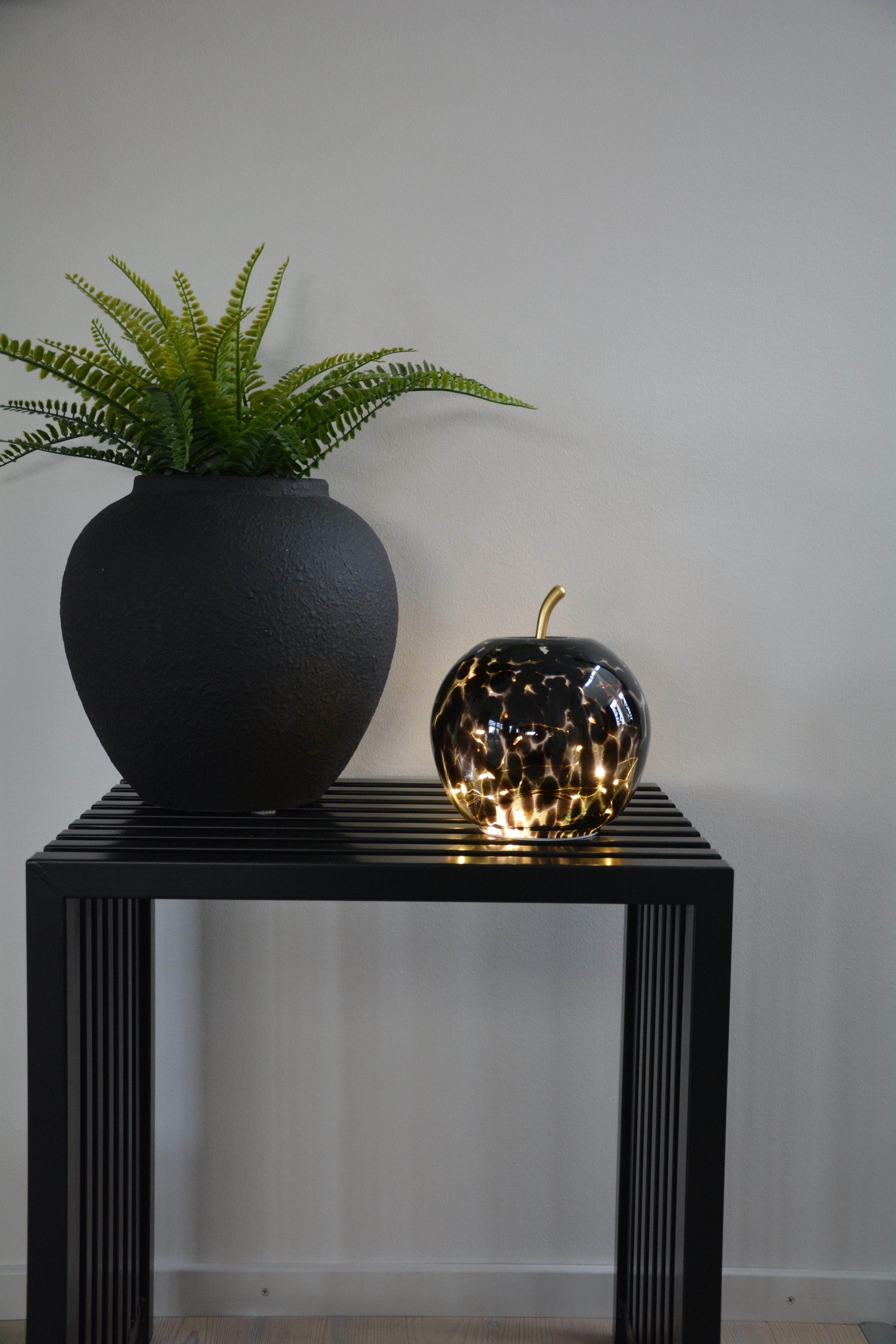 Äpple i glas svartlila / klar med LED- belysning och timer 17 cm - 4