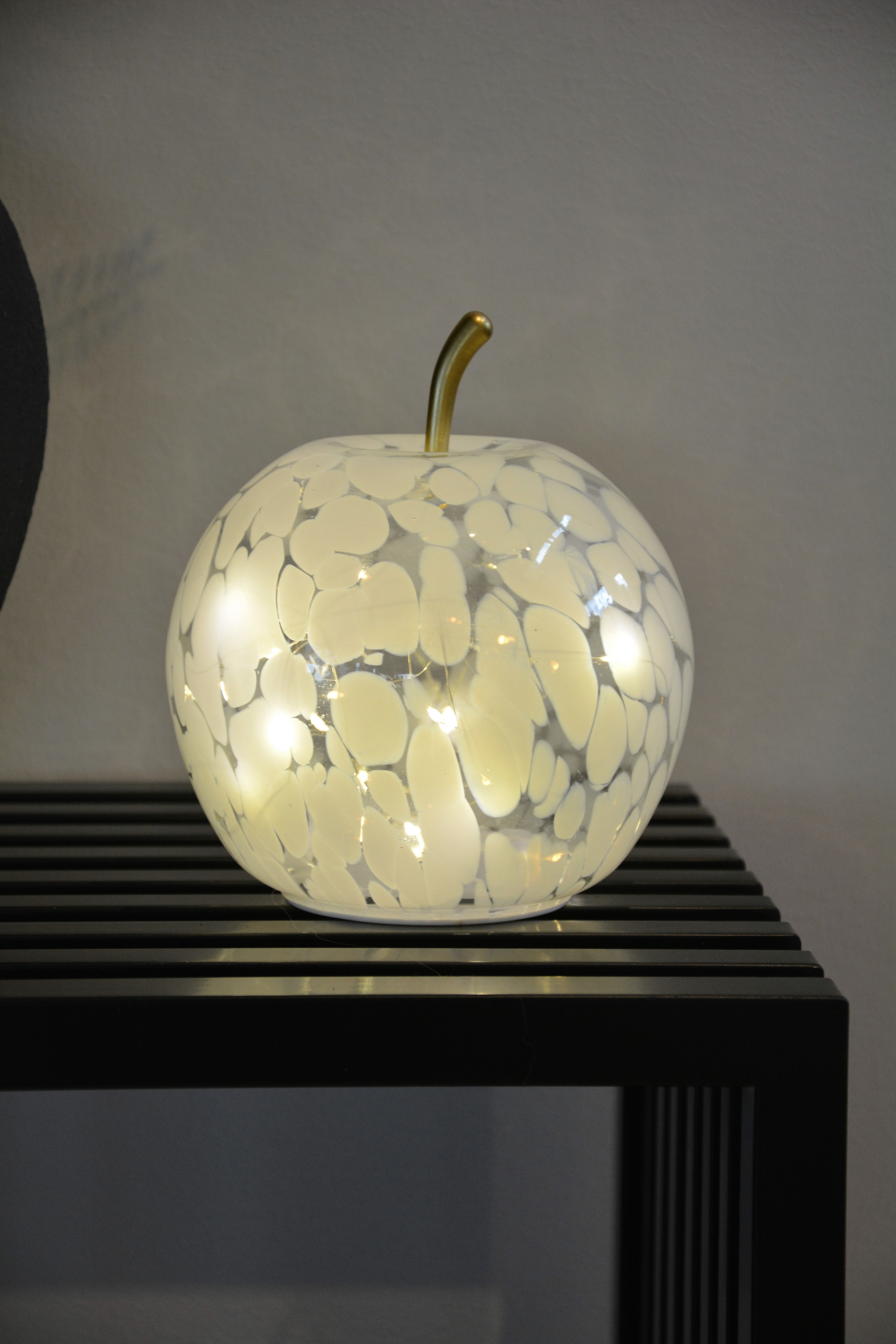 Äpple i glas vit / klar med LED- belysning och timer 17 cm