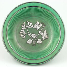 Wilhelm Kåge (Argenta 1959) Green Bowl with Silver Flower Motif 16 cm