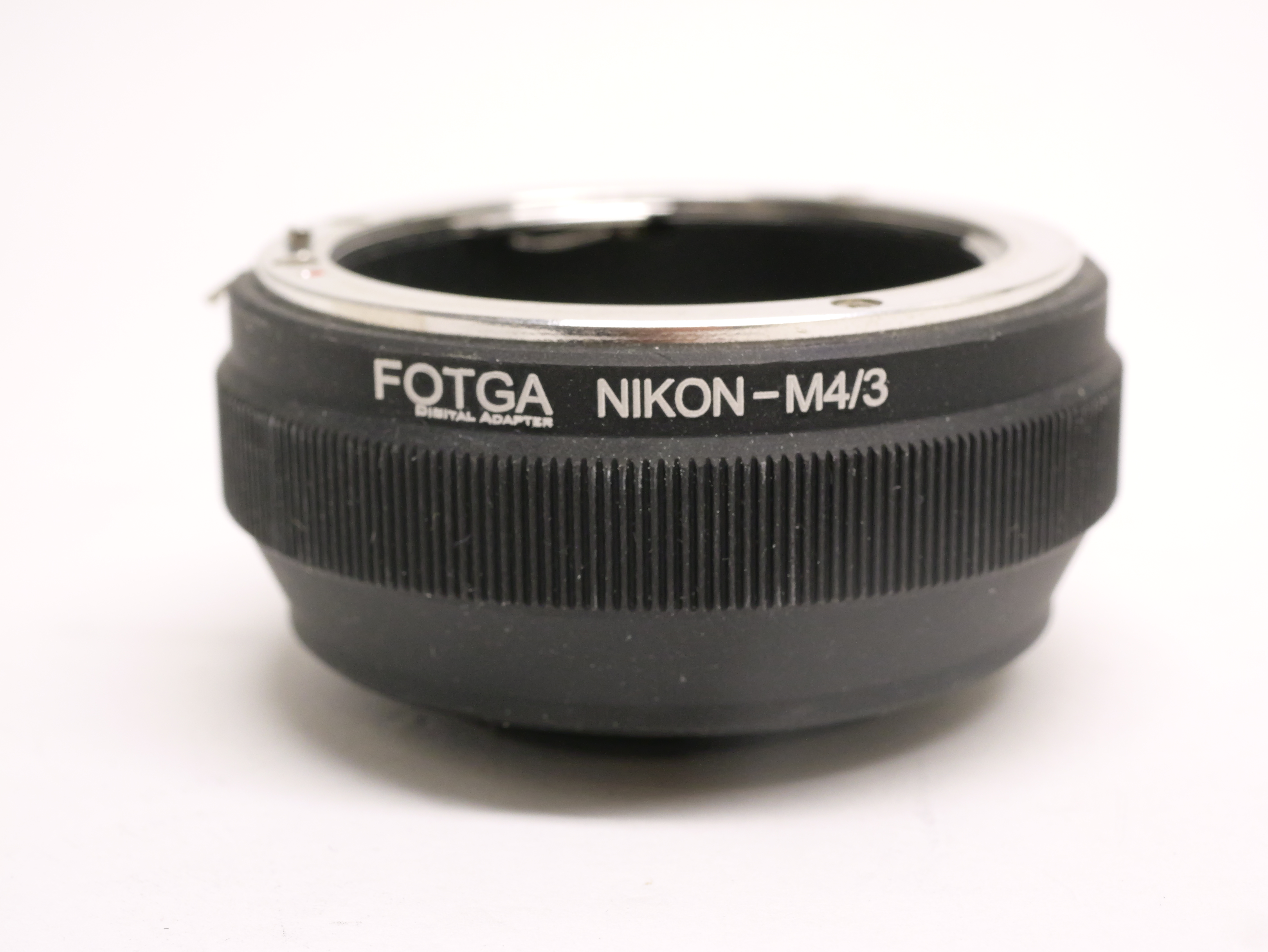 Adapter T2 för 4/3-hus med Nikon optik